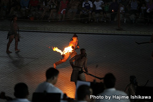 サッカーの根源といわれる“火の玉”ゲーム。古代マヤの人たちが楽しんでいたといわれる