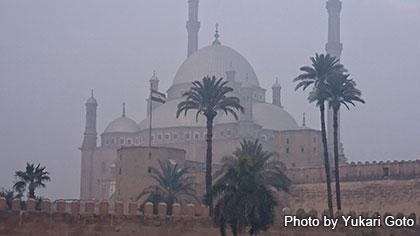 高さ84ｍのミナレット（塔）と、巨大なドームが美しいムハンマド・アリ・モスク。中に入る時間はありませんでしたが……