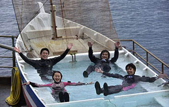 スーツの着脱時にも便利な「温泉丸」