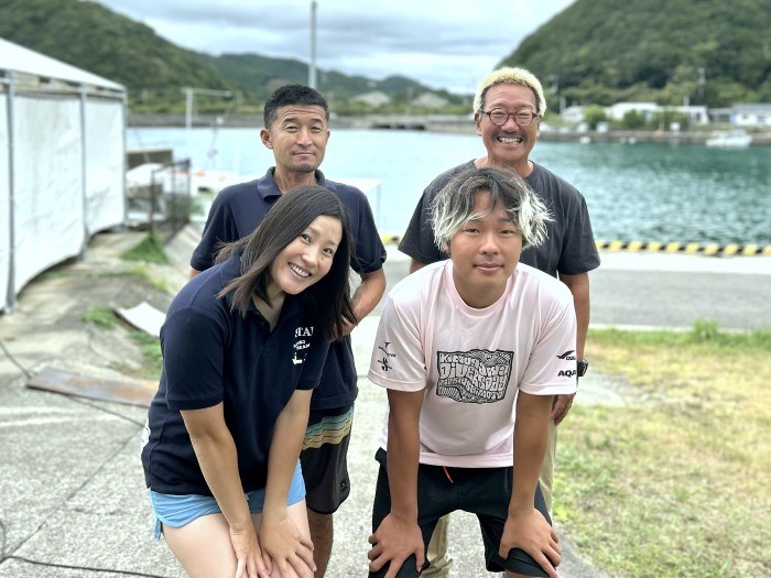 今回ご回答いただいた人見茉利さんは左下の女性