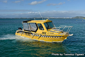 カナール島、メトル島にはアンスバタからタクシーボートで行く