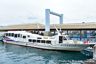 西表島へは、石垣島の離島桟橋からアクセス。上原港までの所要時間は約40分