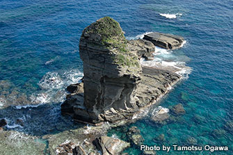与那国島を代表する奇岩。自然の雄大さを感じます