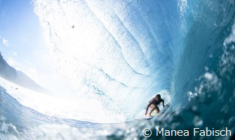 パリオリンピックのサーフィン会場にも選ばれた、世界屈指のサーフィンスポットもある