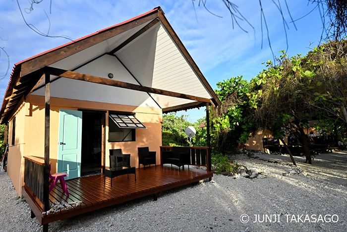 取材時に滞在した《Teariki Lodge》は１棟１室、キッチン付きのB&B