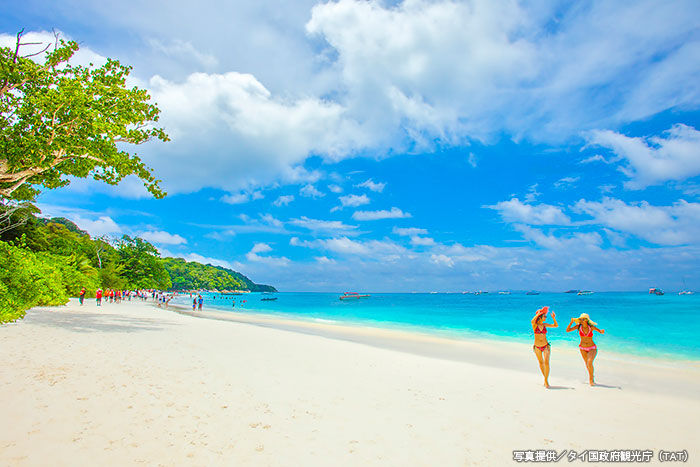 美しいホワイトビーチに縁どられた島もあるシミラン諸島