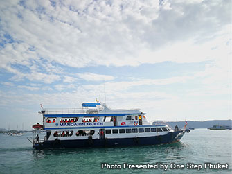 《One Step Phuket》が利用している船の一つ「MV Mandarin Queen」号