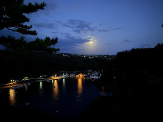 波浮港から見える夜景もきれい