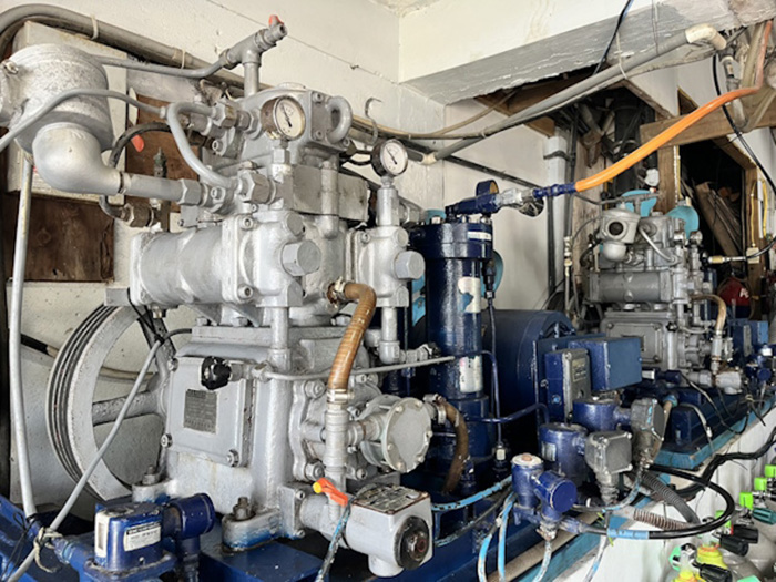 「龍馬Ⅰ」号ではYS-85を２基利用しています。母船に置かれていますが、ゲストの目につきにくい場所にあります