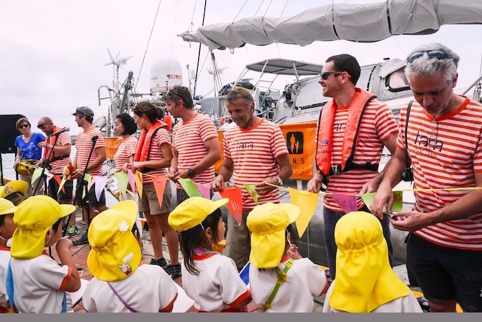 タラ号が日本に寄港した際には、子どもたちに向けてタラ号乗船体験イベントも行われた Photo by Noelie Pansiot