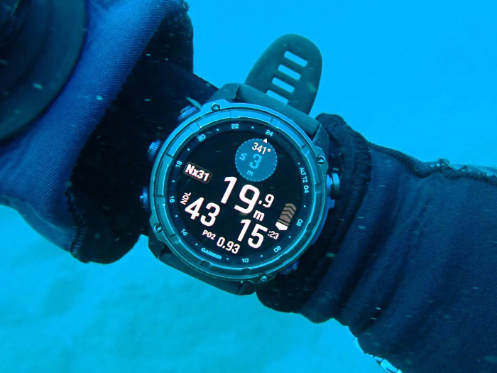 画面の上の青い文字が、S1ブイとの距離を示しています。S1ブイから3mのところにいます。S1の方角も表示されます