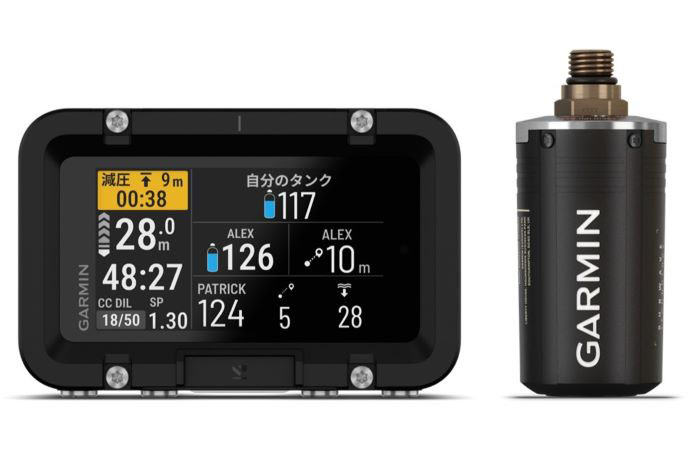 左）X50iは「SubWave」ソナーテクノロジー搭載で、仲間の残圧や位置の確認、メッセージを送ったりすることが可能 右）Descent T2別売り￥77,000税込