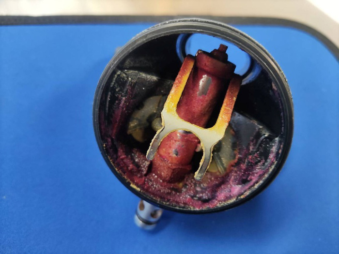 レギュレーターのセカンドステージ内部を開けてみたら……