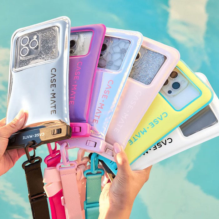 どのサイズのスマホでも使える防水ケース。水に浮くのでCase-Mateの防水フローティングポーチ。（税込¥3,300）
