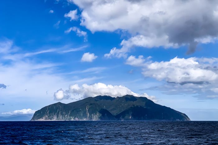 御蔵島（2020年11月1日） Photo by JUN HASEGAWA