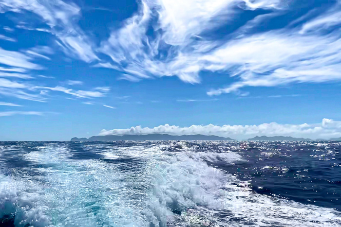 外洋エリアより父島を望む（2021年6月24日） Photo by JUN HASEGAWA