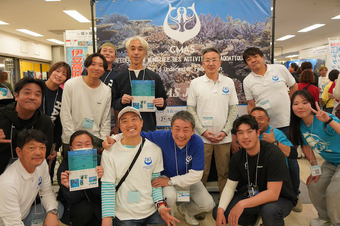 CMASのブース。国内にはCMASのCカード発行団体は９団体が現在加盟しています。セントラルスポーツやJCSといった団体、伊東のダイビングサービス《マリンロード》などが合同出展しました