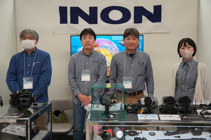 水中撮影機器メーカーとして根強い人気を誇る《INON（イノン）》のブース