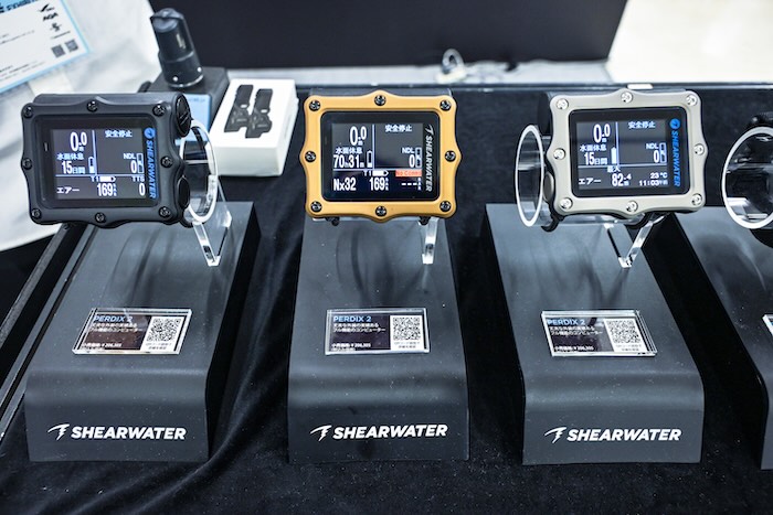 《Shearwater》の大型で見やすいダイビングコンピューター。テクニカルダイビングに対応したモデルも!