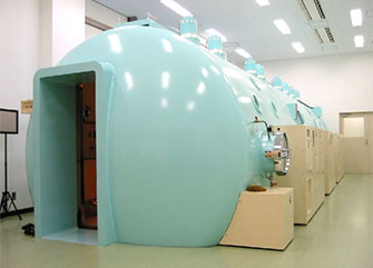 東京医科歯科大高気圧治療部の高気圧酸素治療装置（チャンバー）_1