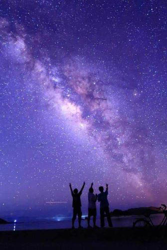 星がちりばめられた夜空には天の川も! 座間味島の夜空は世界でも屈指の美しさ