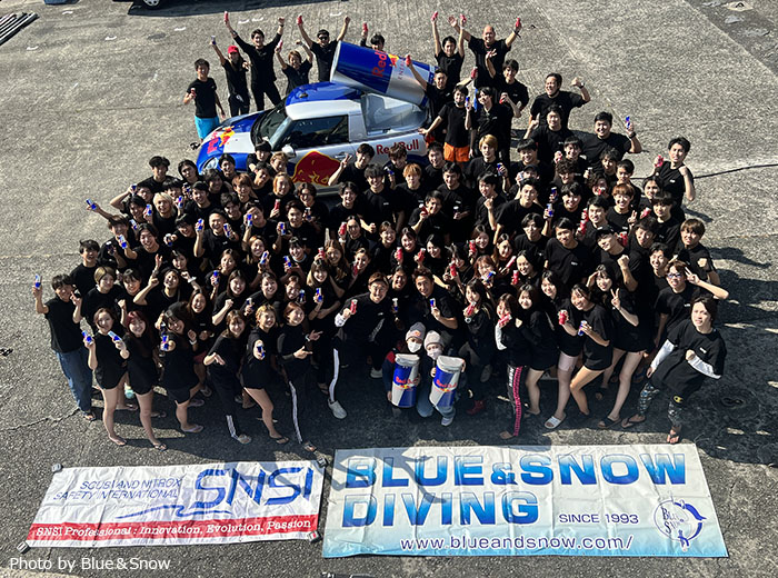 八幡野での水中清掃ダイブに参加してくださった皆さん。RedBullも協賛