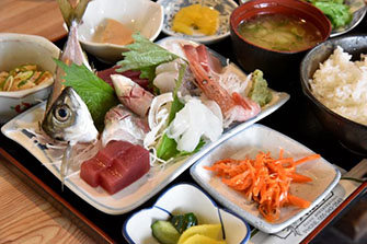 海に行った帰りは、とれたての新鮮で美味しい魚介類をいただくのも楽しみ
