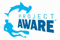 PADIでは海の環境保全にも力を入れており、「Project AWARE」と連携してさまざまな活動を行なっています。マンタがデザインされたAWAREオリジナルのデザインCカード(2020年)は、申請の際に一口500円以上の寄付により発行され、その寄付の100%が海洋保護活動に生かされます。