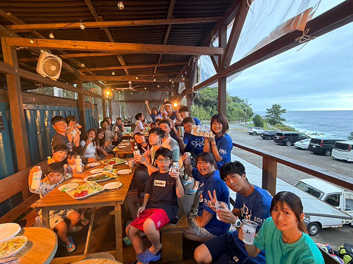 ダイビング後、海の見えるシーテラスでBBQをしたりすることも