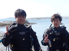 T.O(左)
S.T(右)