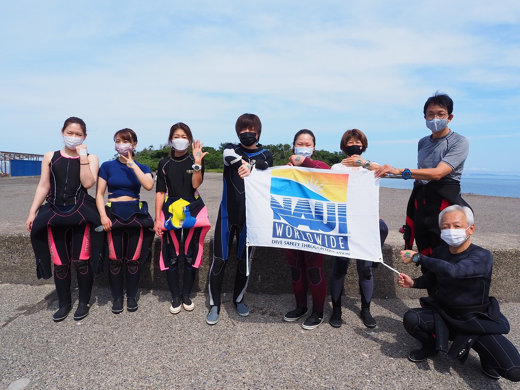 千葉館山のダイビングエリア沖ノ島の沖ノ島ビーチで海底清掃を実施