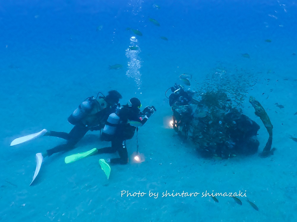 エンジンとプロペラが残るゼロ戦漁礁。歴史も感じることができます。