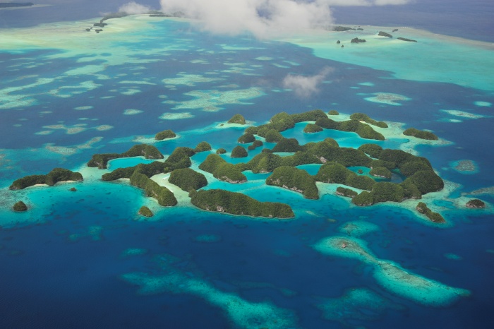 パラオの世界文化遺産に浮かぶセブンティアイランド
Photo by Marine Photo Library