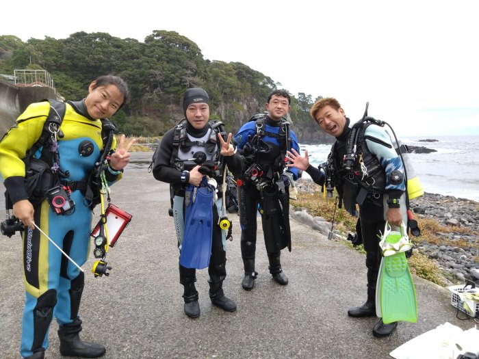 《LeDive》チーム（ビーダイブ）の皆さん。右が根木さん（２日目）
