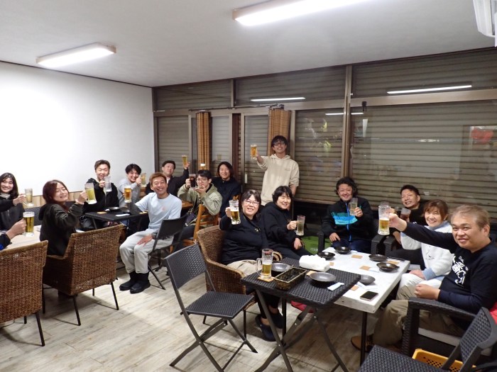 初日の夜は《伊豆高原 まったりダイニング 風》で鍵井さんを囲んで乾杯！