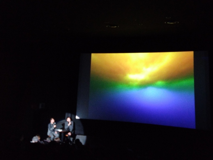 中村卓哉さんは硫黄島の水中オーロラなども交えて紹介