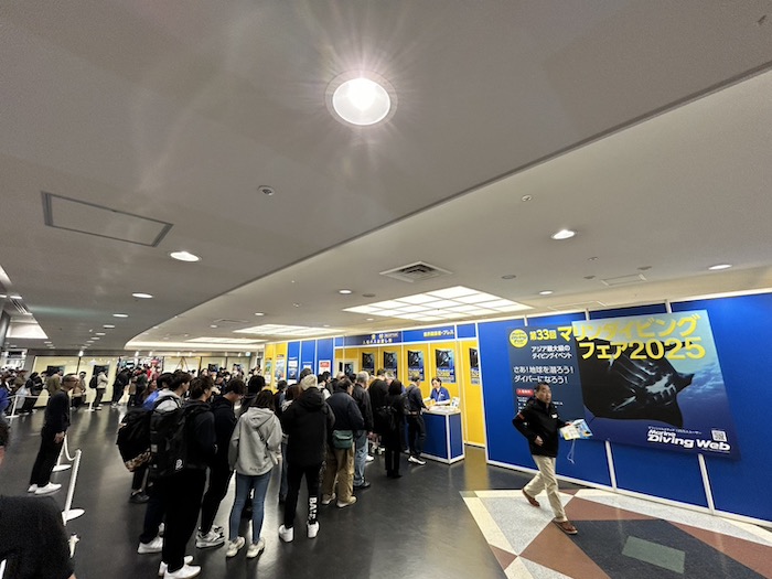 受付を済ませてから会場内ステージへ。入場には事前登録（無料）が必要なのでお忘れなく！

