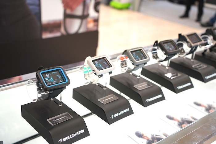 大型スクエアディスプレイの「PEREGRINE（ペレグリン）」は視認性抜群

