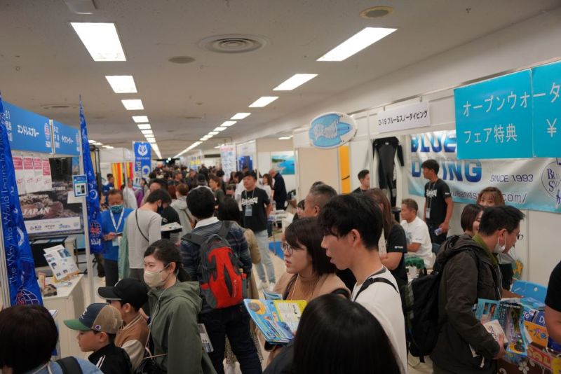 参加店のブースに行って直接相談できるので、ダイバーになる前の疑問や不安はその場で解決！

