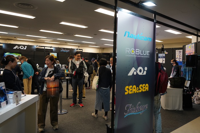 水中写真・映像特設ゾーンには写真家のみなさんのブースが登場します。まずは５名をご紹介！

