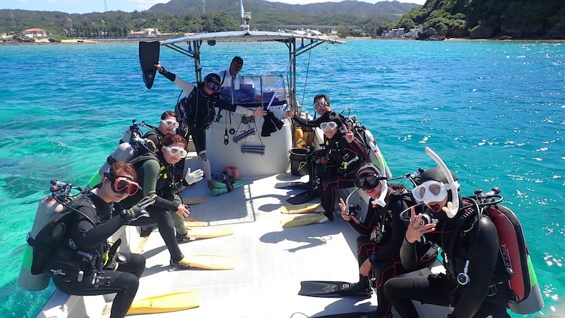 植え付け作業では、ボランディアダイバーが活躍！
写真／チーム美らサンゴ