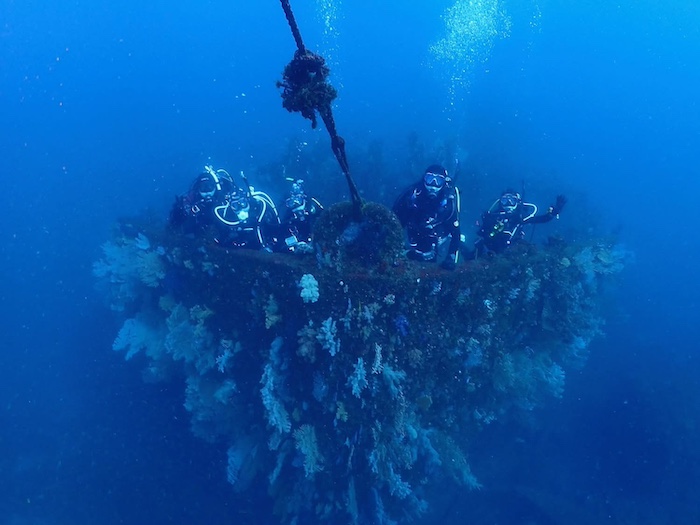 春に近付いているので透明度も一筋縄ではいかない感じ。良い日に当たれば「沈船」もこの様に最高！


