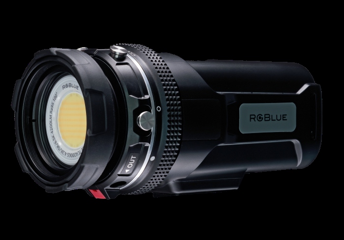 昨年発売されて話題のRGBlue「SYSTEM 02トライカラー」

